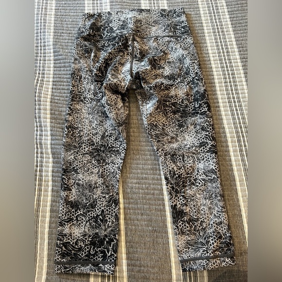 Lululemon Athletica Black and Gray Patterned Capris - Picture 3 of 7